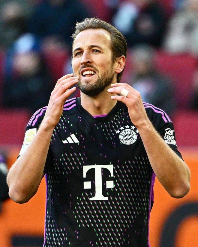 位年轻人明 位年轻人明