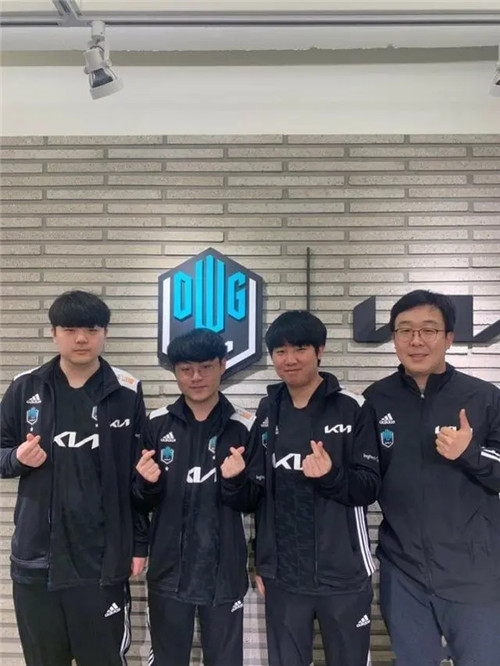 赛事中的亮 赛事中的亮